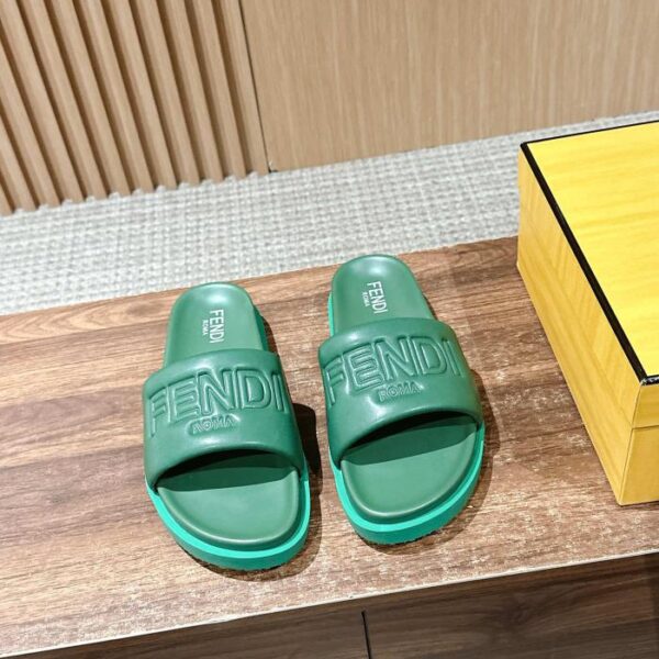 repliche,replica,perfette,siti di,affidabili,migliori siti,dove comprare,1:1,scarpe da ginnastica Fendi nuove ciabatte da spiaggia taglia coppia primavera ed estate