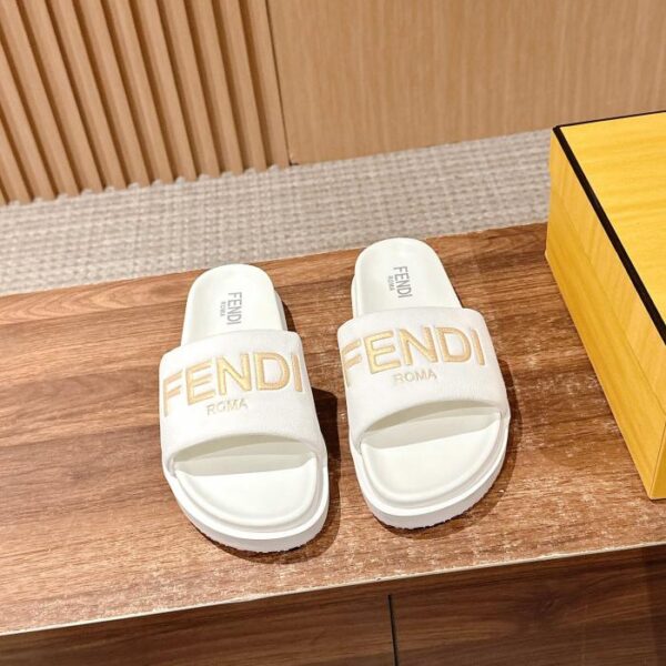 Fendi nuove ciabatte da spiaggia taglia coppia primavera ed estate