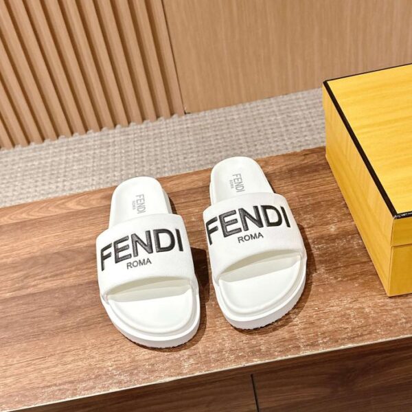 repliche,replica,perfette,siti di,affidabili,migliori siti,dove comprare,1:1,scarpe da ginnastica Fendi nuove ciabatte da spiaggia taglia coppia primavera ed estate