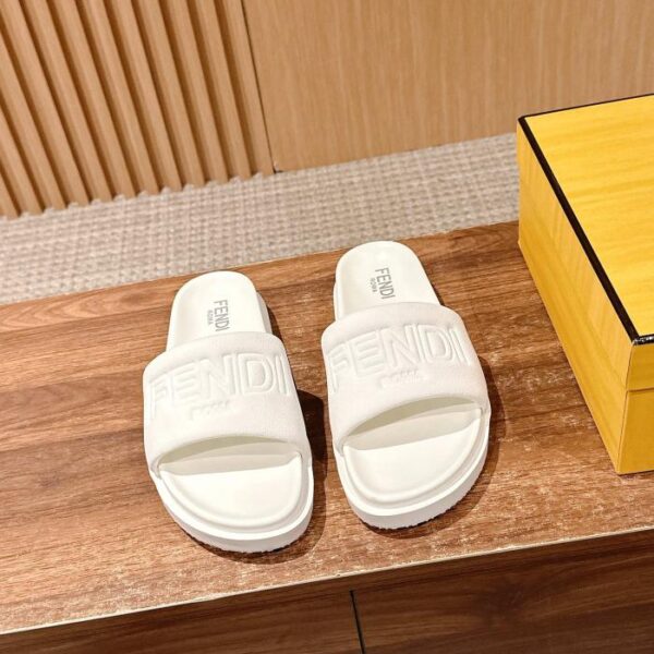 Fendi nuove ciabatte da spiaggia taglia coppia primavera ed estate