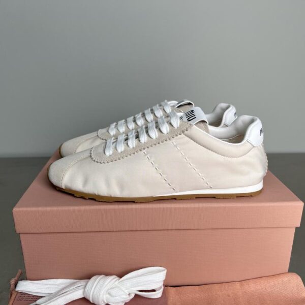 repliche,replica,perfette,siti di,affidabili,migliori siti,dove comprare,1:1,scarpe da ginnastica [Versione top] Miu Miu Plume serie passerella primaverile nuove scarpe da ginnastica Forrest scarpe da ginnastica