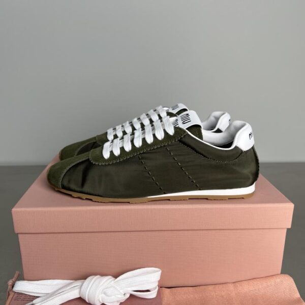 repliche,replica,perfette,siti di,affidabili,migliori siti,dove comprare,1:1,scarpe da ginnastica [Versione top] Miu Miu Plume serie passerella primaverile nuove scarpe da ginnastica Forrest scarpe da ginnastica