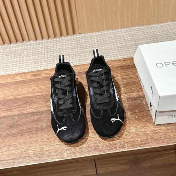 Puma ha co-branded Balenciaga nuove scarpe da allenamento morali per uomo e donna