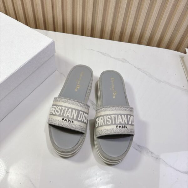 repliche,replica,perfette,siti di,affidabili,migliori siti,dove comprare,1:1,scarpe da ginnastica Dior Dior primavera ed estate nuovi sandali pantofole piatte IVIETA DWAY