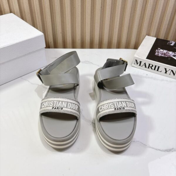 repliche,replica,perfette,siti di,affidabili,migliori siti,dove comprare,1:1,scarpe da ginnastica Dior Dior primavera ed estate nuovi sandali pantofole piatte IVIETA DWAY