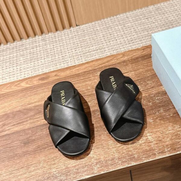 Prada nuove pantofole da sole con suola piatta primaverili ed estive