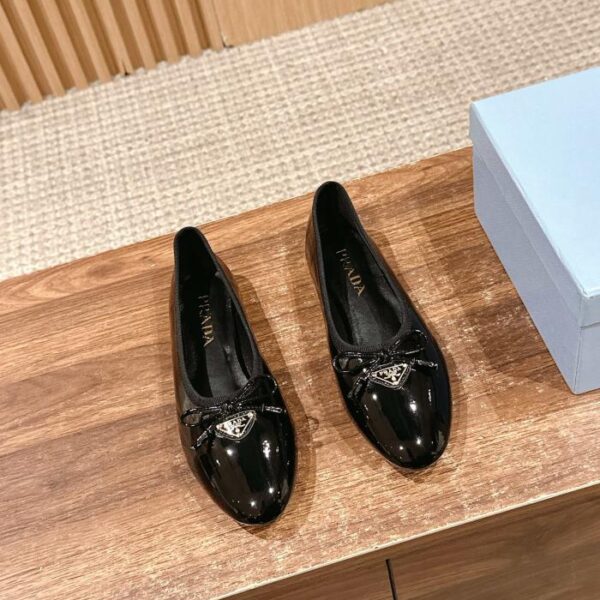 repliche,replica,perfette,siti di,affidabili,migliori siti,dove comprare,1:1,scarpe da ginnastica Prada primavera e l’estate nuovo triangolo punta rotonda segnano Mary Jane scarpe da balletto