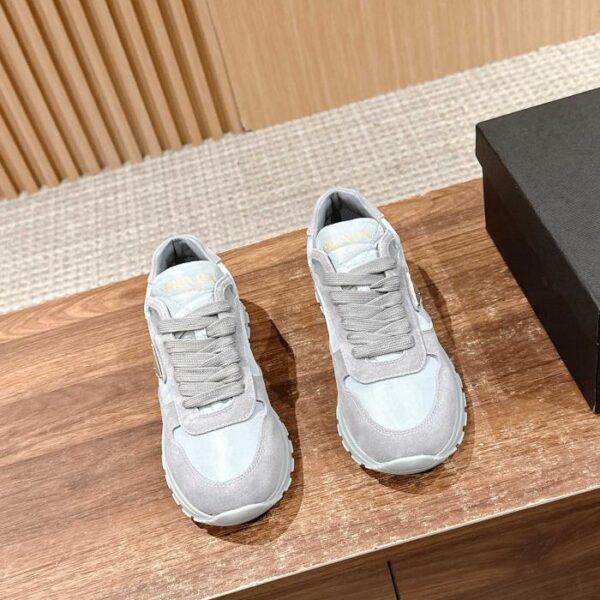 Sneakers da bambina Prada primavera ed estate