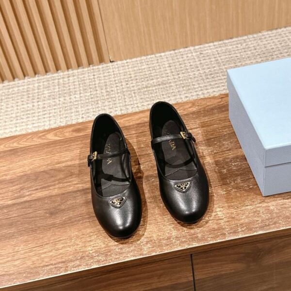 repliche,replica,perfette,siti di,affidabili,migliori siti,dove comprare,1:1,scarpe da ginnastica Prada nuove scarpe Mary Jane