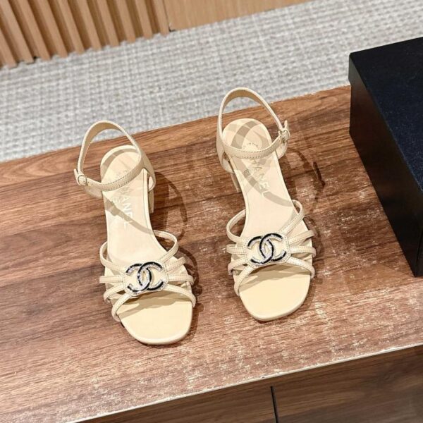 repliche,replica,perfette,siti di,affidabili,migliori siti,dove comprare,1:1,scarpe da ginnastica Chanel nuovi sandali primavera ed estate con tacco spesso chiusura a doppia C