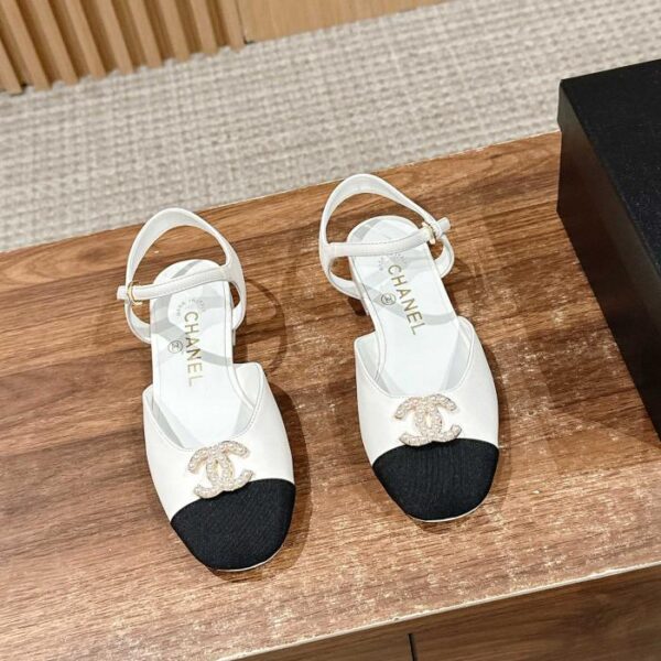 repliche,replica,perfette,siti di,affidabili,migliori siti,dove comprare,1:1,scarpe da ginnastica Chanel New Mary Jane Sandali Strass Perla Logo