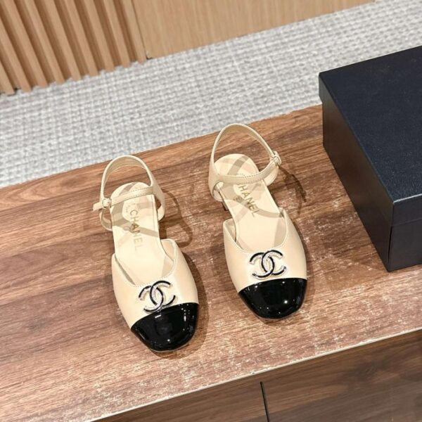 repliche,replica,perfette,siti di,affidabili,migliori siti,dove comprare,1:1,scarpe da ginnastica Chanel New Mary Jane Sandali Strass Perla Logo