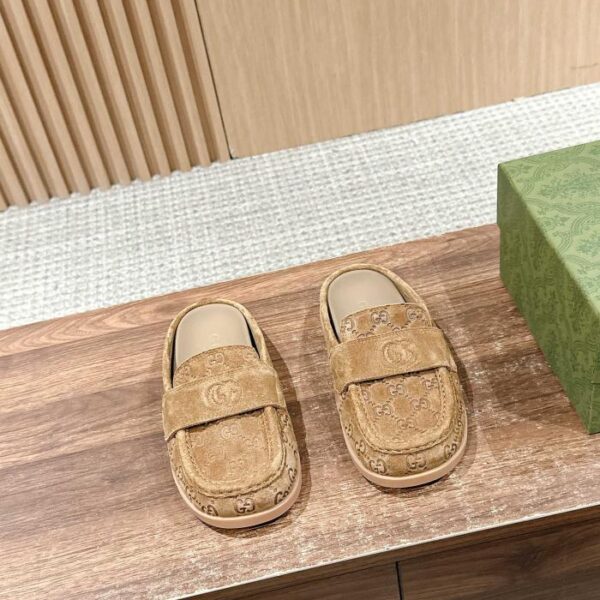 repliche,replica,perfette,siti di,affidabili,migliori siti,dove comprare,1:1,scarpe da ginnastica Le nuove scarpe mule Boken con cinturino orizzontale ricamate di Gucci