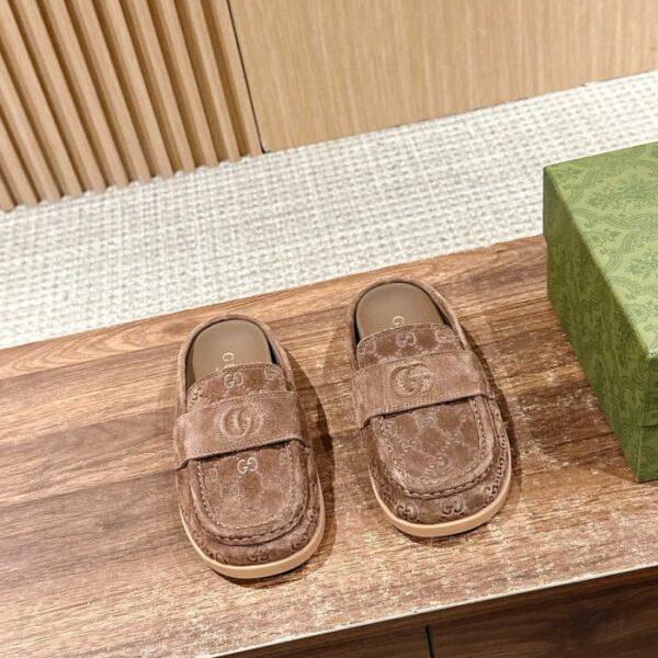 repliche,replica,perfette,siti di,affidabili,migliori siti,dove comprare,1:1,scarpe da ginnastica Le nuove scarpe mule Boken con cinturino orizzontale ricamate di Gucci