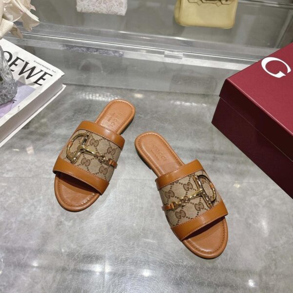repliche,replica,perfette,siti di,affidabili,migliori siti,dove comprare,1:1,scarpe da ginnastica 8023-1 Sandali da donna Gucci marroni con classica fibbia a morsetto
