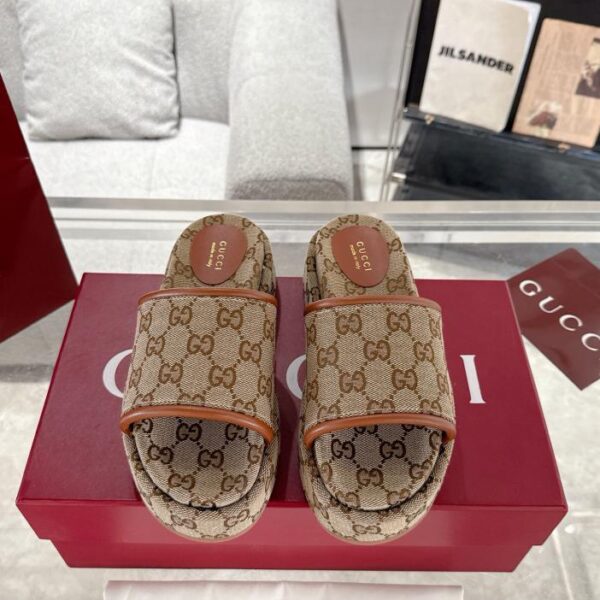 Pantofole in tela ricamate GG classiche con suola spessa Gucci in stile coppia
