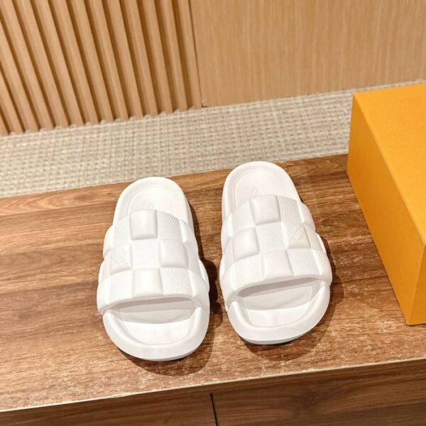 repliche,replica,perfette,siti di,affidabili,migliori siti,dove comprare,1:1,scarpe da ginnastica Coppia di ciabatte da spiaggia estive Louis Vuitton