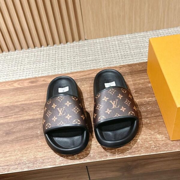 repliche,replica,perfette,siti di,affidabili,migliori siti,dove comprare,1:1,scarpe da ginnastica Coppia di ciabatte da spiaggia estive Louis Vuitton
