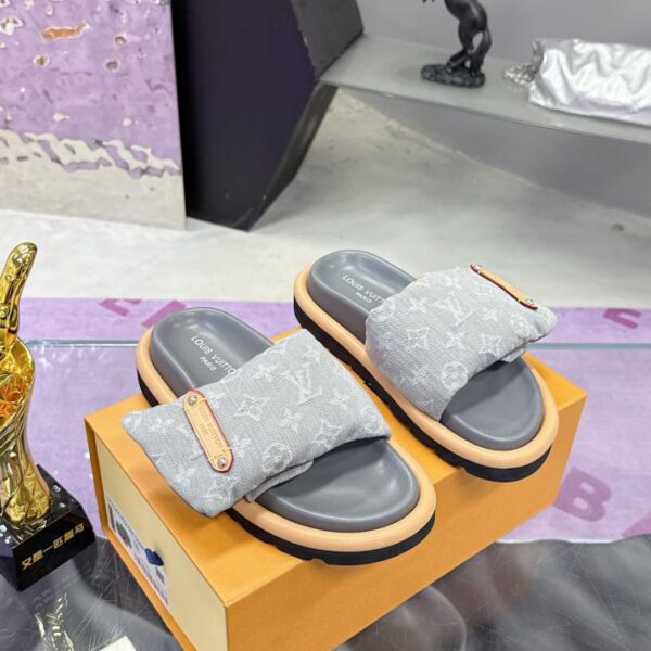 repliche,replica,perfette,siti di,affidabili,migliori siti,dove comprare,1:1,scarpe da ginnastica Il bancone delle coppie di LV presenta le ultime pantofole in denim