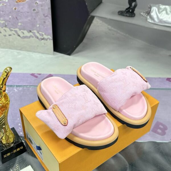 repliche,replica,perfette,siti di,affidabili,migliori siti,dove comprare,1:1,scarpe da ginnastica Il bancone delle coppie di LV presenta le ultime pantofole in denim