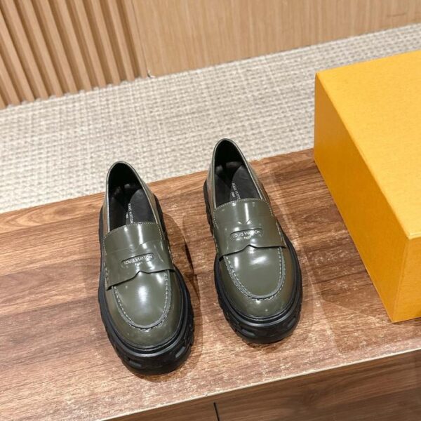 repliche,replica,perfette,siti di,affidabili,migliori siti,dove comprare,1:1,scarpe da ginnastica La nuova goffratura a catena di Louis Vuitton coinvolge la serie di mocassini con la suola spessa