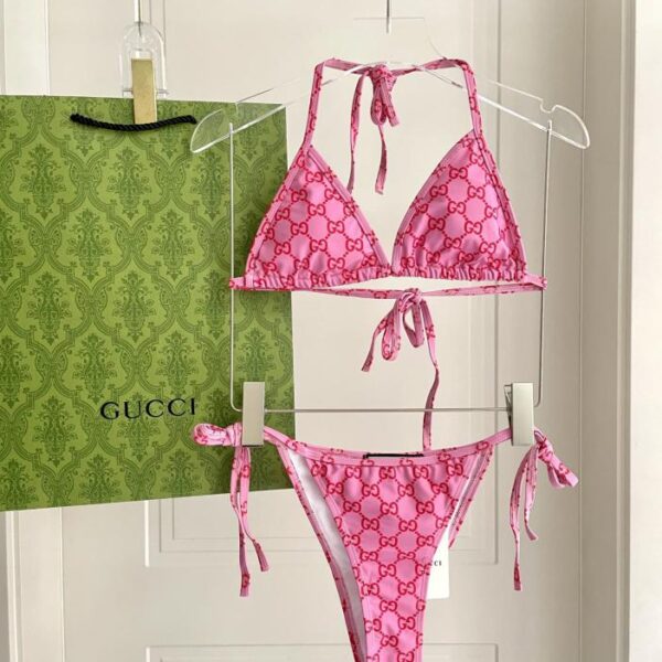 repliche,replica,perfette,siti di,affidabili,migliori siti,dove comprare,1:1,scarpe da ginnastica Il nuovo bikini di Gucci è un costume da bagno adatto a varie scene: mare, piscina, sorgenti termali, parco acquatico, rafting