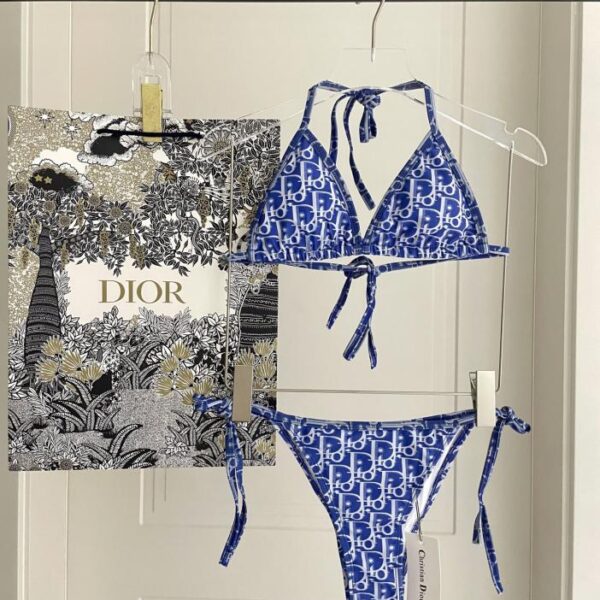 repliche,replica,perfette,siti di,affidabili,migliori siti,dove comprare,1:1,scarpe da ginnastica Il nuovo bikini di Dior è un costume da bagno adatto a varie scene: mare, piscina, sorgenti termali, parco acquatico, rafting