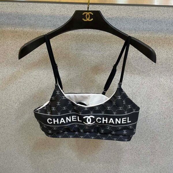 repliche,replica,perfette,siti di,affidabili,migliori siti,dove comprare,1:1,scarpe da ginnastica Il nuovo bikini di Chanel è un costume da bagno adatto a varie scene: mare, piscina, sorgenti termali, parco acquatico, rafting