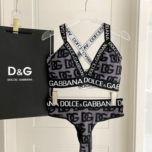 repliche,replica,perfette,siti di,affidabili,migliori siti,dove comprare,1:1,scarpe da ginnastica DG split bikini è un costume da bagno adatto a varie scene: mare, piscina, sorgente termale, parco acquatico, rafting