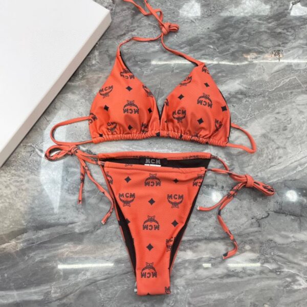 repliche,replica,perfette,siti di,affidabili,migliori siti,dove comprare,1:1,scarpe da ginnastica Il bikini MCM è un costume da bagno adatto a varie scene: mare, piscina, sorgente termale, parco acquatico, rafting