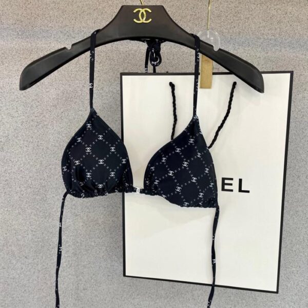 repliche,replica,perfette,siti di,affidabili,migliori siti,dove comprare,1:1,scarpe da ginnastica Il nuovo bikini di Chanel è un costume da bagno adatto a varie scene: mare, piscina, sorgenti termali, parco acquatico, rafting