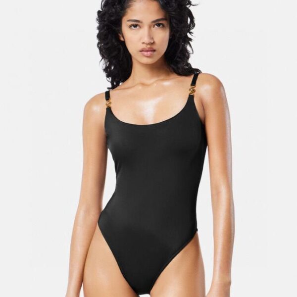 repliche,replica,perfette,siti di,affidabili,migliori siti,dove comprare,1:1,scarpe da ginnastica Il nuovo costume da bagno di Versace è adatto a varie scene: mare, piscina, sorgente termale, parco acquatico, rafting