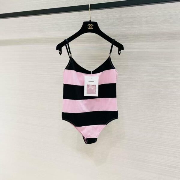 Il nuovo costume intero di Chanel