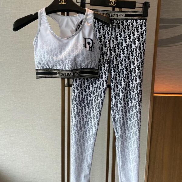 repliche,replica,perfette,siti di,affidabili,migliori siti,dove comprare,1:1,scarpe da ginnastica La nuova tuta sportiva da yoga fitness altamente elastica di Dior