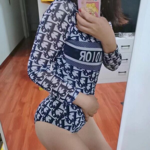 repliche,replica,perfette,siti di,affidabili,migliori siti,dove comprare,1:1,scarpe da ginnastica Costume da bagno protettivo solare Dior a maniche lunghe