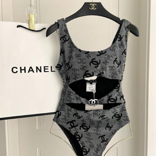 Nuovo costume intero jacquard di Chanel