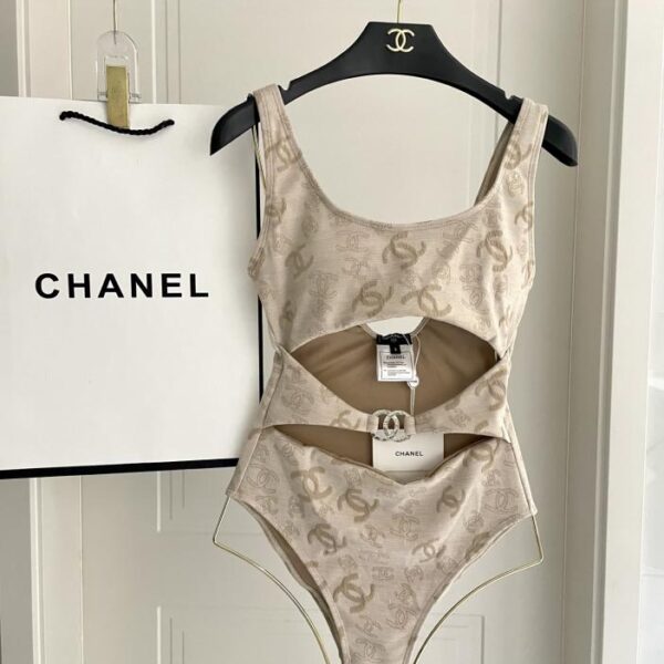 Nuovo costume intero jacquard di Chanel