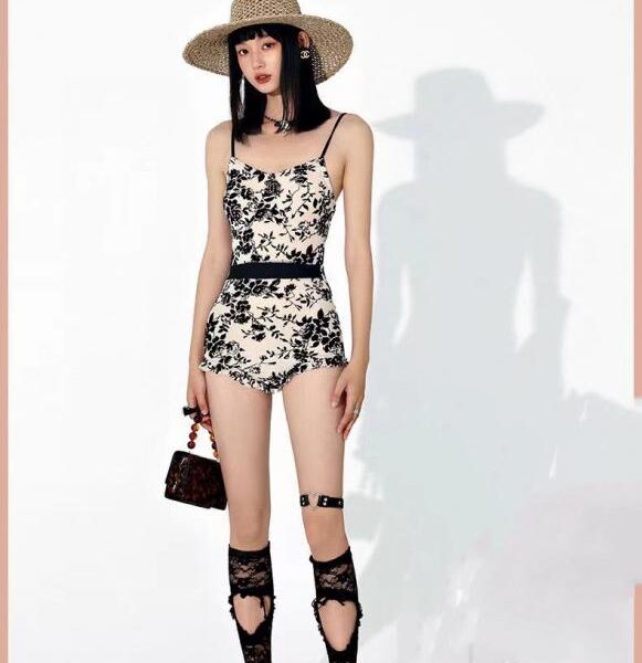 Il nuovo costume intero di Chanel è adatto a varie scene ♀ Mare, piscina, sorgente termale, parco acquatico, rafting