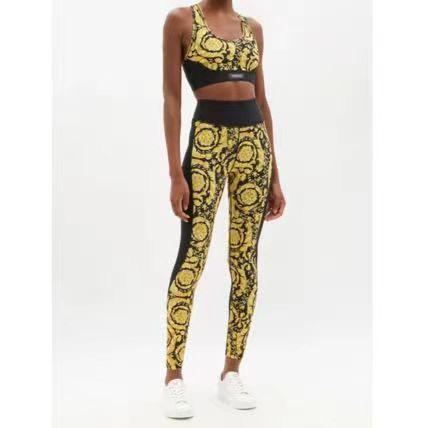 repliche,replica,perfette,siti di,affidabili,migliori siti,dove comprare,1:1,scarpe da ginnastica La nuova tuta sportiva attillata di Versace, top collant a maniche lunghe + leggings elastici in vita