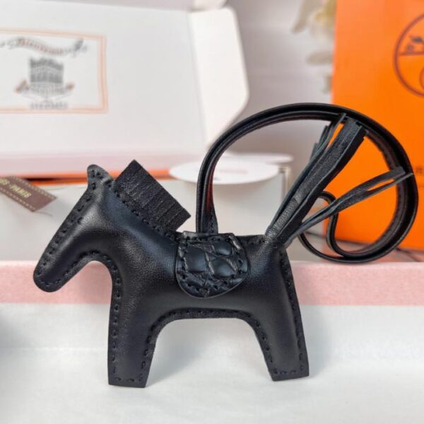 repliche,replica,perfette,siti di,affidabili,migliori siti,dove comprare,1:1,scarpe da ginnastica Ciondolo e portachiavi originali per borsa pegase HERMES Rodeo di alta qualità, realizzati con cuciture fatte a mano