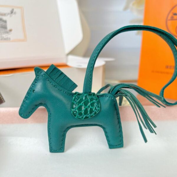 repliche,replica,perfette,siti di,affidabili,migliori siti,dove comprare,1:1,scarpe da ginnastica Ciondolo e portachiavi originali per borsa pegase HERMES Rodeo di alta qualità, realizzati con cuciture fatte a mano