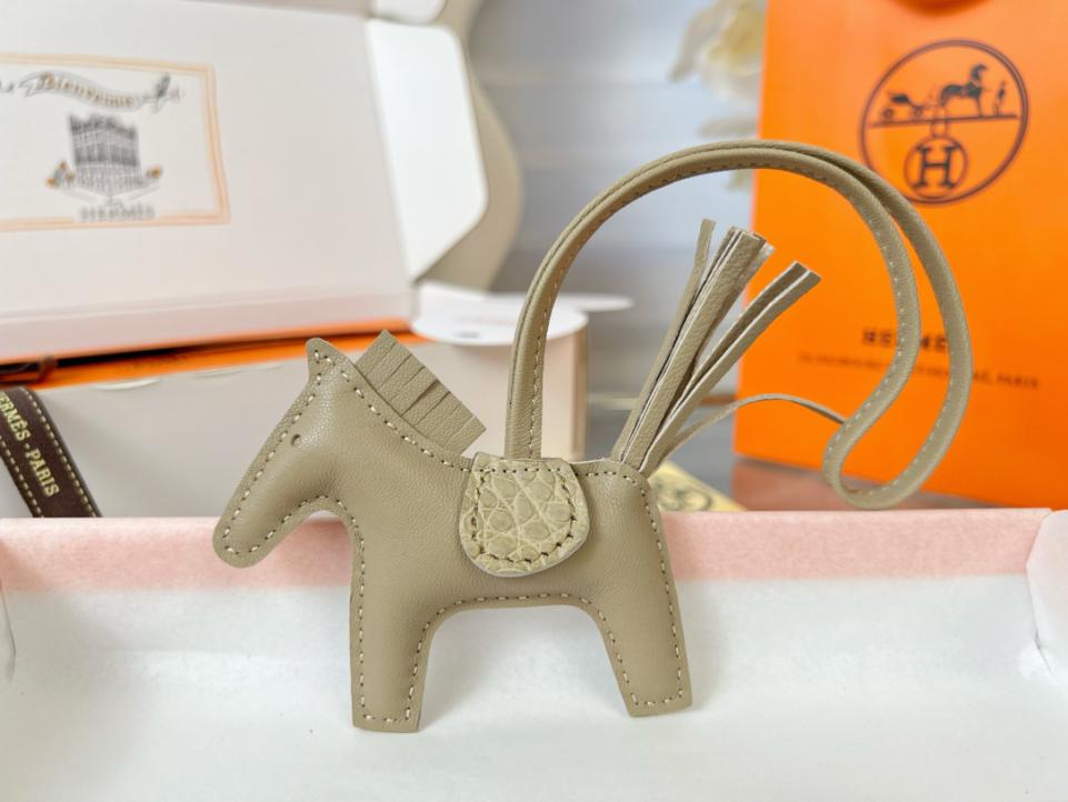 repliche,replica,perfette,siti di,affidabili,migliori siti,dove comprare,1:1,scarpe da ginnastica Ciondolo e portachiavi originali per borsa pegase HERMES Rodeo di alta qualità, realizzati con cuciture fatte a mano repliche,replica,perfette,siti di,affidabili,migliori siti,dove comprare,1:1,scarpe da ginnastica Ciondolo e portachiavi originali per borsa pegase HERMES Rodeo di alta qualità, realizzati con cuciture fatte a mano