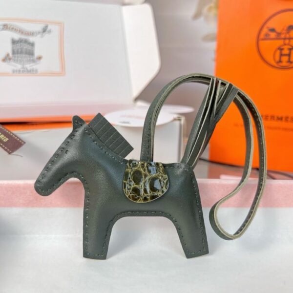 repliche,replica,perfette,siti di,affidabili,migliori siti,dove comprare,1:1,scarpe da ginnastica Ciondolo e portachiavi originali per borsa pegase HERMES Rodeo di alta qualità, realizzati con cuciture fatte a mano