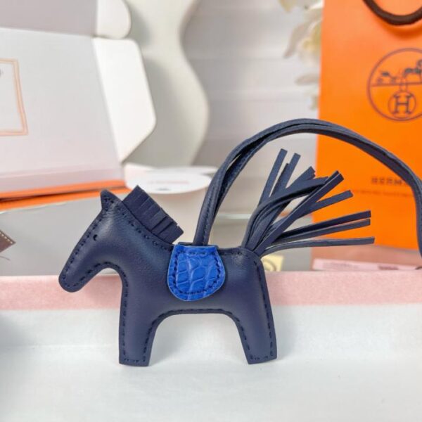 repliche,replica,perfette,siti di,affidabili,migliori siti,dove comprare,1:1,scarpe da ginnastica Ciondolo e portachiavi originali per borsa pegase HERMES Rodeo di alta qualità, realizzati con cuciture fatte a mano