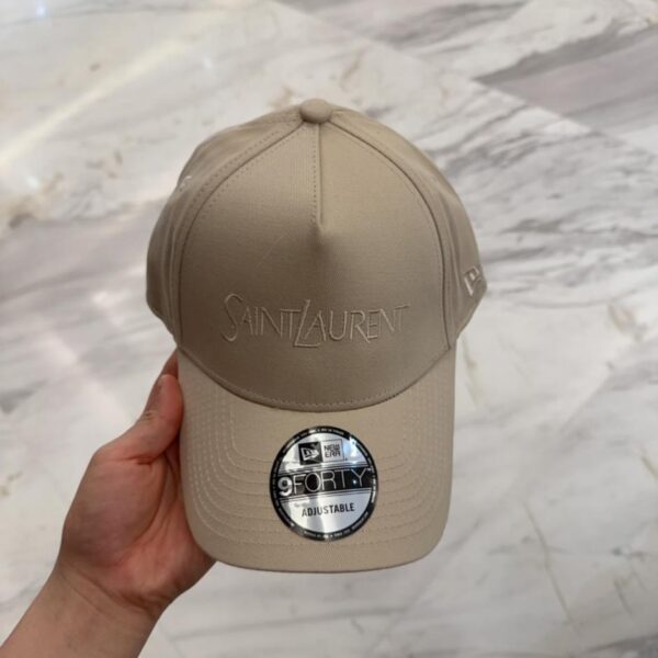 repliche,replica,perfette,siti di,affidabili,migliori siti,dove comprare,1:1,scarpe da ginnastica Berretto da baseball ricamato con lettera Saint Laurent in stile coreano, stesso stile per uomo e donna