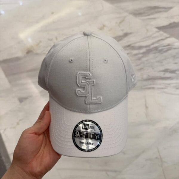 repliche,replica,perfette,siti di,affidabili,migliori siti,dove comprare,1:1,scarpe da ginnastica Berretto da baseball ricamato con lettera Saint Laurent in stile coreano, stesso stile per uomo e donna