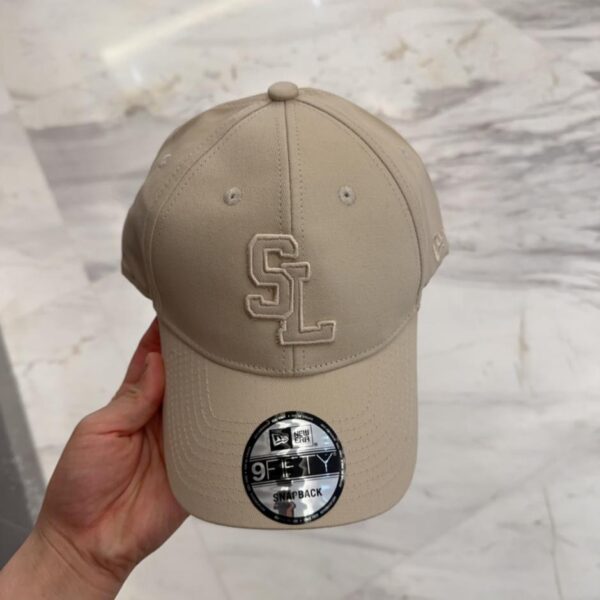 repliche,replica,perfette,siti di,affidabili,migliori siti,dove comprare,1:1,scarpe da ginnastica Berretto da baseball ricamato con lettera Saint Laurent in stile coreano, stesso stile per uomo e donna