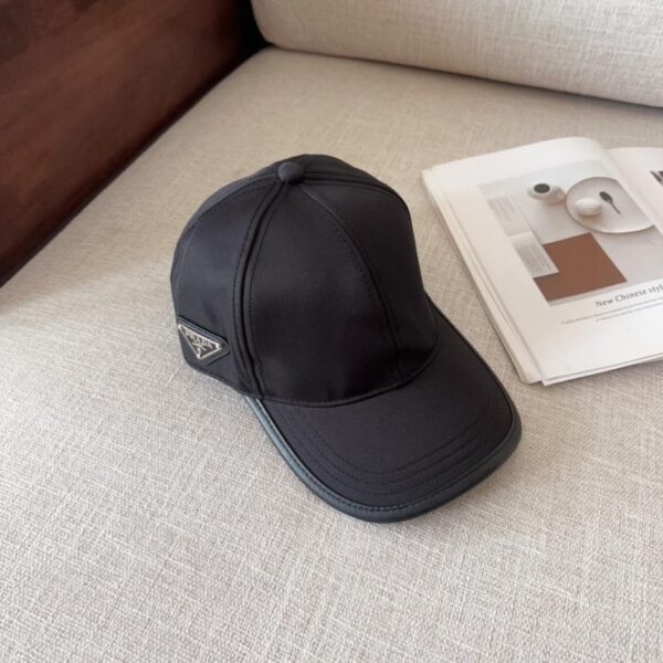repliche,replica,perfette,siti di,affidabili,migliori siti,dove comprare,1:1,scarpe da ginnastica Cappello da baseball con scritta Prada ricamata