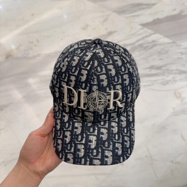 repliche,replica,perfette,siti di,affidabili,migliori siti,dove comprare,1:1,scarpe da ginnastica Il sito ufficiale del ricamo DIOR sincronizza il nuovo cappellino da baseball per presbiti