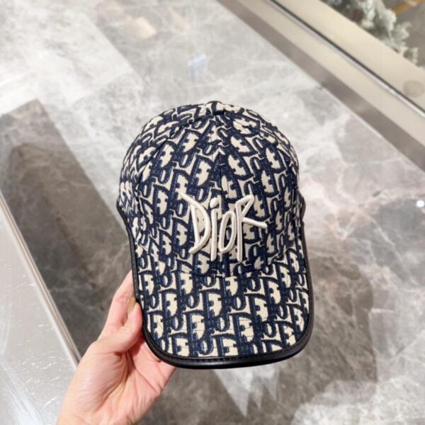 repliche,replica,perfette,siti di,affidabili,migliori siti,dove comprare,1:1,scarpe da ginnastica Il sito ufficiale del ricamo DIOR sincronizza il nuovo cappellino da baseball per presbiti